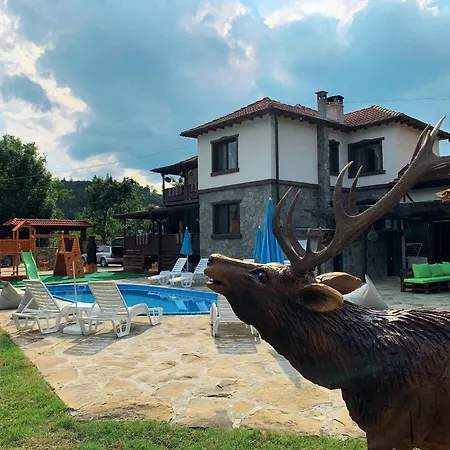 Pensiune карамановите къщи 3*