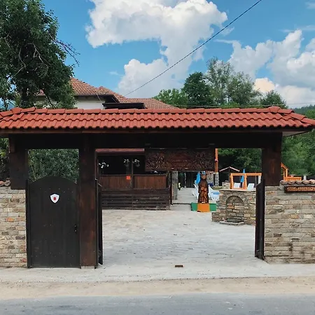 карамановите къщи Априлци