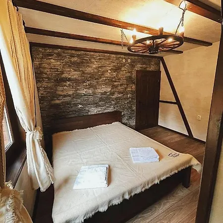 Pensiune карамановите къщи Aprilți