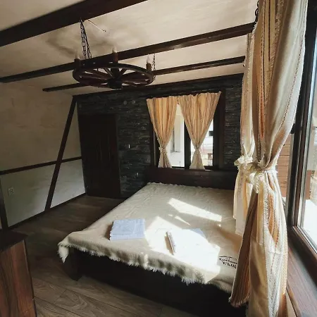 карамановите къщи Aprilzi