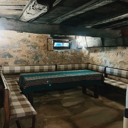 карамановите къщи Aprilți