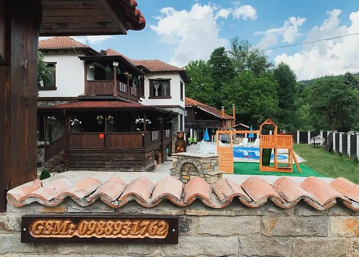 招待所 карамановите къщи 3*